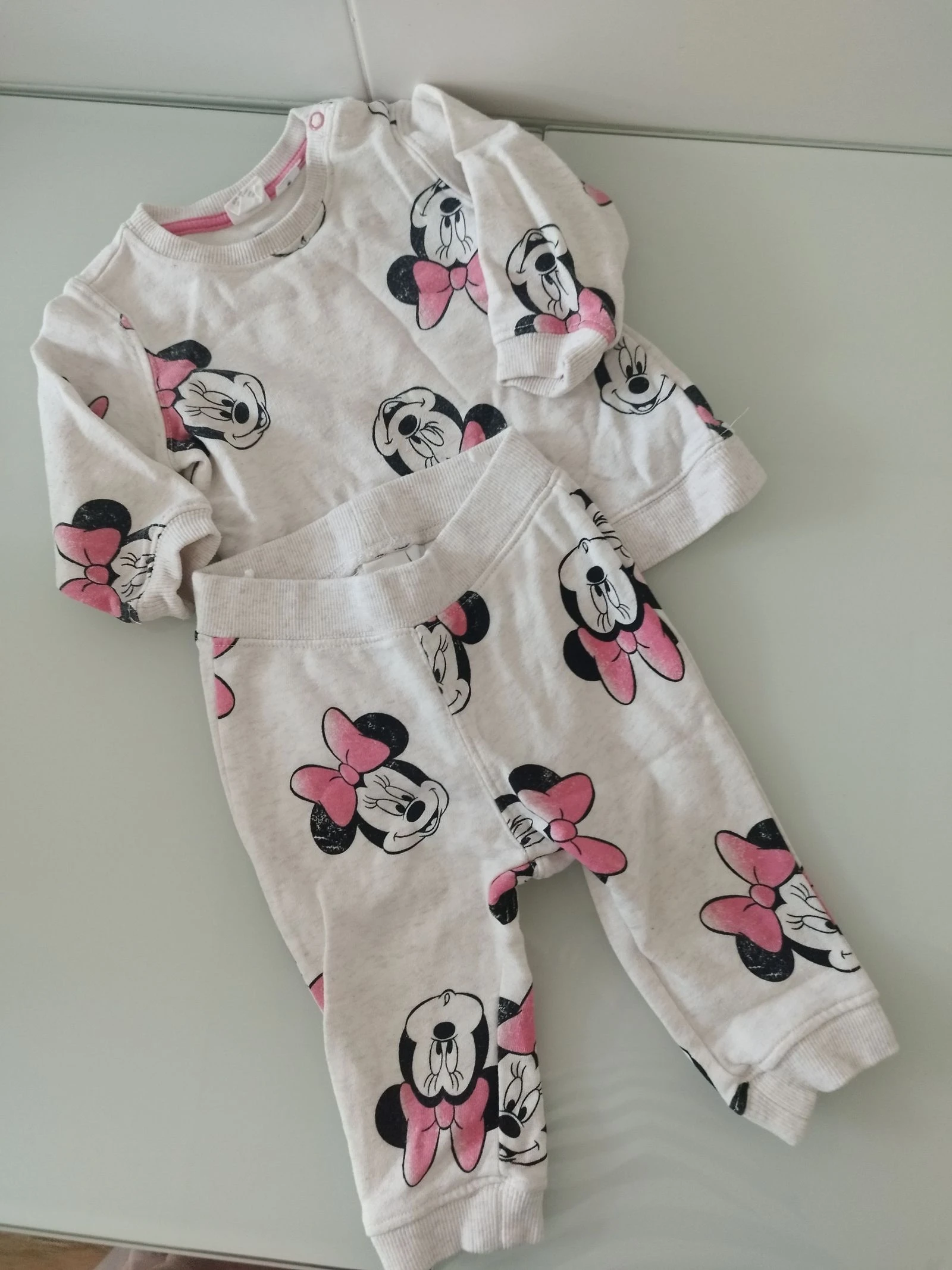 Conjunto de pantalón y sudadera Minnie mouse 4-6 meses H&M